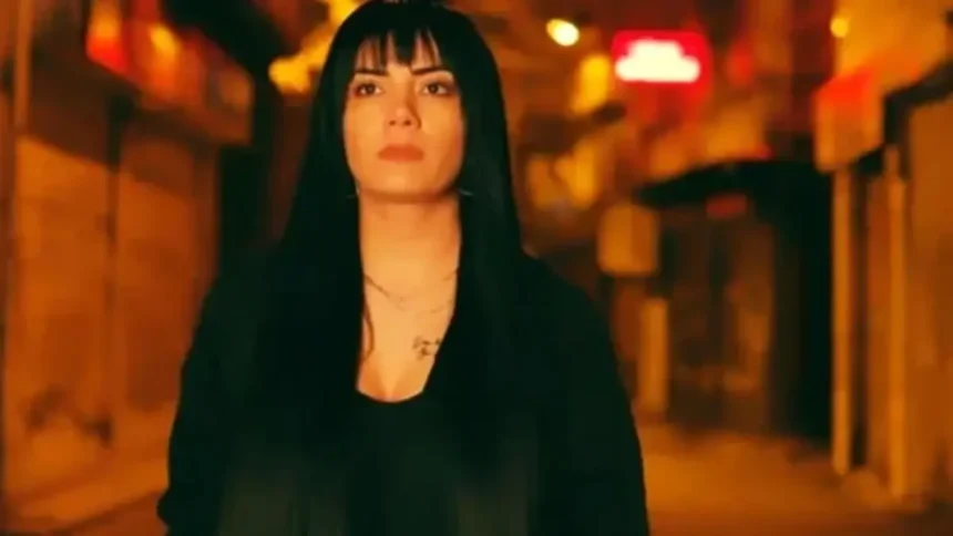 Şarkıcı Pelin