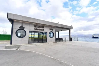 İzmir üçkuyular feribot