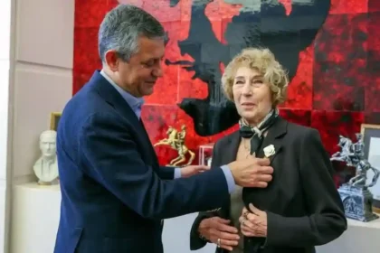 Ayşe Kulin - Özgür Özel