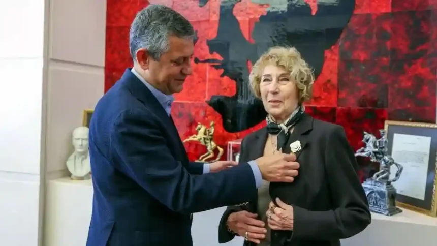 Ayşe Kulin - Özgür Özel