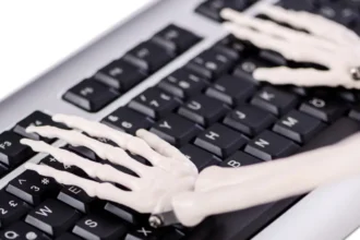 Ölü İnternet teorisi